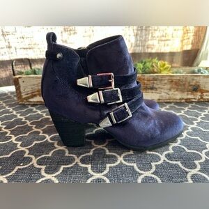 Crown Vintage Navy Side- Buckle Vegan Leather Ankle Boots with Buckles- size 7